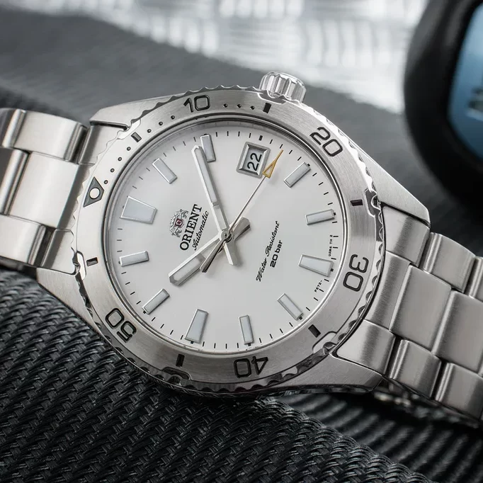 Orient Mako 40 - ângulo alternativo